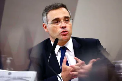 Pastor, ministro André Mendonça derruba leis que proibiam linguagem neutra nas escolas