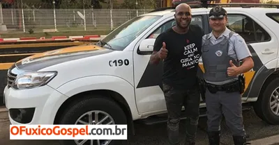 Humorista gospel brinca que foi parado pela polícia por ouvir “Corinho de fogo”