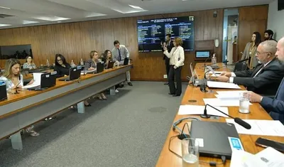 Direitos Humanos do Senado aprova projeto que tenta impor conteúdo feminista nas escolas