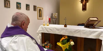 No hospital, Papa autoriza processo de reforma católica com inclusão de pessoas LGBT