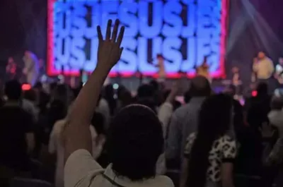 “Perseguição contra cristãos já começou no Brasil. Só que dentro da igreja”, diz site