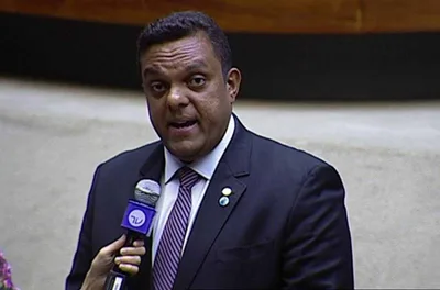 Otoni de Paula diz que silêncio de Bolsonaro “chega a beirar a covardia”