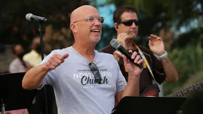 Pastor avisa que a Igreja está adormecida: "Temos ouvido um evangelho de bem-estar"