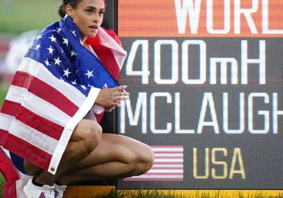 Atleta cristã quebra novo recorde mundial e declara: “Toda glória a Deus”