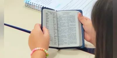 Prefeitura de Curitiba permite distribuição de Novos Testamentos em escolas municipais