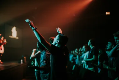 Estudo revela que pastores estão preocupados por jovens não apoiarem financeiramente a igreja