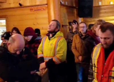 Caminhoneiros oram em meio a protestos por liberdade no Canadá