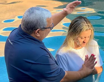 Filha de Gugu é batizada nas águas: “Decisão mais importante da minha vida”