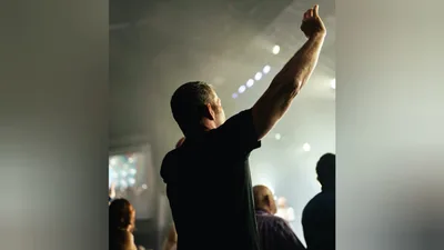 Ateu é liberto do vício em maconha e aceita Jesus: \"Senti todos os fardos caírem\"