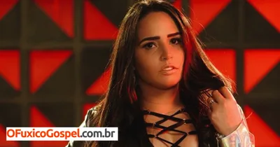 Longe da música gospel, Perlla não decola e começa a se endividar