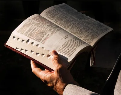 Tradutores da Bíblia usam tecnologia para alcançar todos os idiomas até 2025 | Notícias Gospel