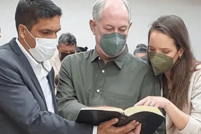 Ciro Gomes e Cabo Daciolo participam de culto evangélico