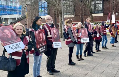 Manifestantes protestam na Inglaterra contra tentativa de facilitar abortos