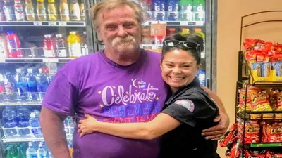 Ex-morador de rua reencontra mulher que mudou a sua vida ao lhe ajudar com 7 dólares | Notícias Gospel