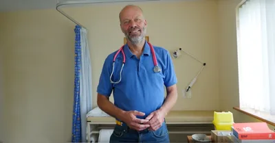 Após 8 anos, médico cristão tem direito de falar de Jesus reconhecido