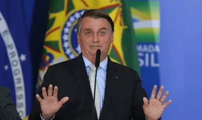 Moraes dá prazo para Bolsonaro justificar hospedagem em embaixada
