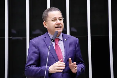 Cezinha de Madureira lidera debate para aumentar a segurança marítima no Brasil