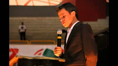 Pastor critica músicas que tratam Deus como "você": "Tem que tremer diante deste nome" | Notícias Gospel