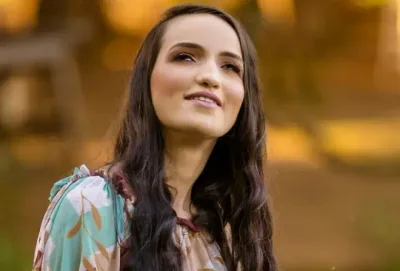 Angélica Azevedo: A cantora gospel que perdeu a visão aos 18 anos e vive um milagre por dia