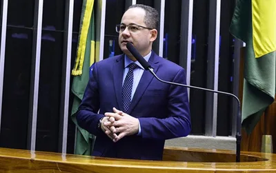 Presidente da Bancada Evangélica critica Barroso por proibir missão