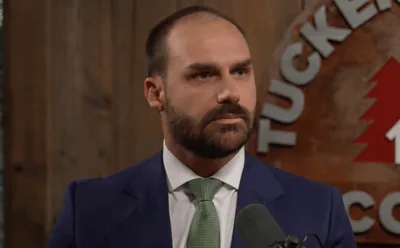 Em entrevista a Tucker Carlson, Eduardo Bolsonaro expõe Moraes