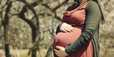 Projeto de lei propõe bolsa à famílias que adotarem bebês de mães que desistirem de aborto