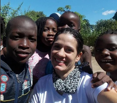 "São os filhos que Deus me deu", diz missionária que ajuda crianças com fome no Níger