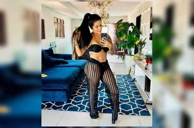 Solteira, Renalida Carvalho posta foto na piscina e volume impressiona
