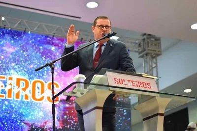 Pastor que proibiu campanha eleitoral na igreja é perseguido e removido pela CEMADERON