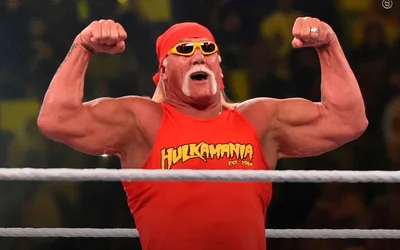 Estrela do WWE, Hulk Hogan se batiza e exalta o nome de Jesus