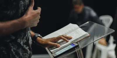 Estudo revela que ‘burnout’ e conflitos levam um terço dos pastores a deixar o ministério