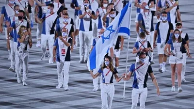 Israelenses que foram vítimas de massacre são homenageados na estreia das Olimpíadas