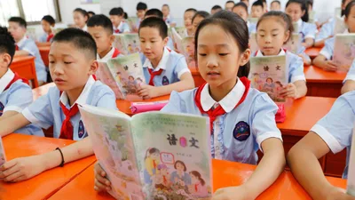 China usa currículos escolares que doutrinam crianças a odiar o cristianismo