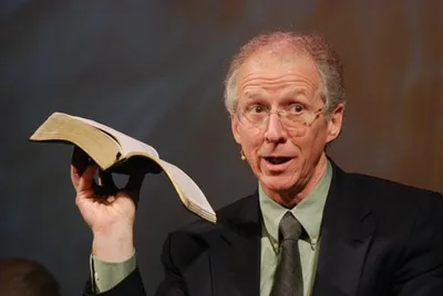 Só se submeta ao seu pastor se ele for submisso à Bíblia, diz John Piper