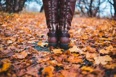 8 dicas para usar botas de cano longo com estilo