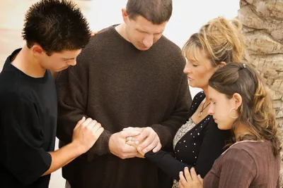 Cristãos fazem campanha contra violência nas escolas: "A oração é a nossa maior arma" | Notícias Gospel