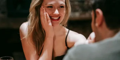 Que tal começar as conversas difíceis com um sorriso?