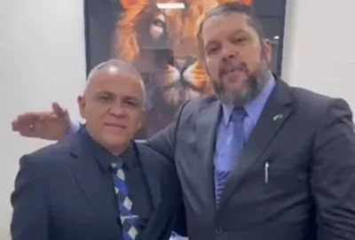 Apóstolo Agenor Duque parabeniza pastor Ezequias Silva pelo novo templo