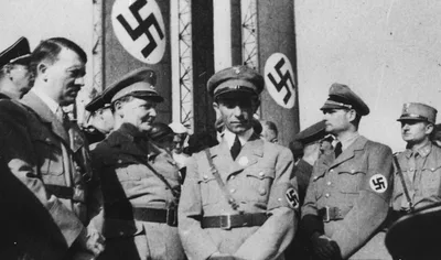 Alunos da terceira série são forçados a reencenar o holocausto nazista