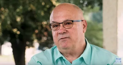 Homem é curado milagrosamente após 30 anos sem andar