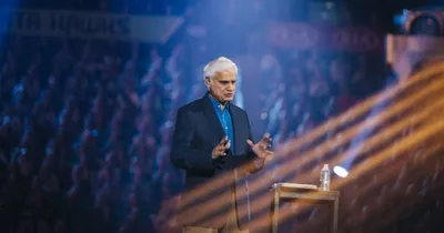 Ministério Ravi Zacharias admite que o apologeta praticou assédio sexual