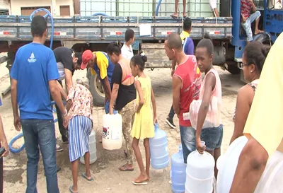 Em período de seca, igreja doa 4 mil litros de água mineral para cidade no sul da Bahia