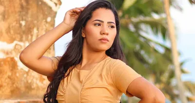 Cantora gospel Stefhany surpreende ao revelar que ouviu que deveria se matar