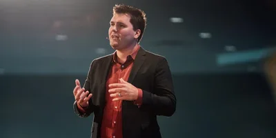 \"Só em Deus temos paz, mesmo quando o mundo parece estar desmoronando\", diz evangelista
