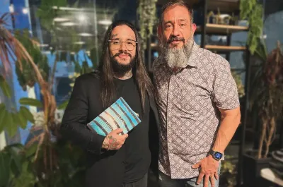 Ex-satanista Vicky Vanilla participa de culto com pastor Luciano Subirá