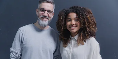 Gabriela Gomes e Jessé Perão apresentam clipe \"Me Lanço No Fogo\"