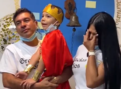 Menino agradece a Deus por superar câncer, após fim de tratamento