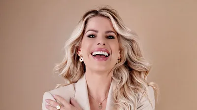 Karina Bacchi lança livro para encorajar mulheres na vida cristã