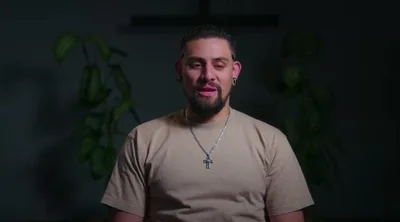 Membro de gangue acolhido por uma família satânica agora vive para Jesus