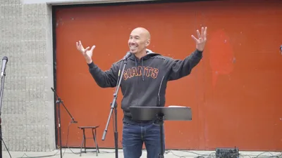 Francis Chan é forçado a deixar Hong Kong, após plantar três igrejas domésticas